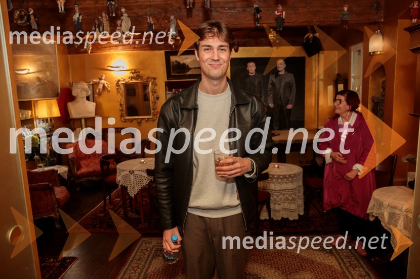  Žiga Hren, režiserBalada o trobenti in oblaku, premiera v Mini teatru