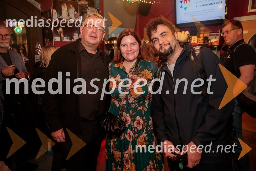  Robert Waltl, direktor, Mini teater;  Teja Pelko, novinarka;  ... Balada o trobenti in oblaku, premiera v Mini teatru