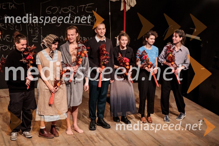  Domen Lušin, oblikovalec svetlobe;  Neža Dvorščak, igralka;  Marko Rafolt, igralec;  ... ;  Karolína Kotrbová, scenografinja;  Nina Čehovin, kostumografka;  Iva Štefanija Slosar, dramaturginjaBalada o trobenti in oblaku, premiera v Mini teatru