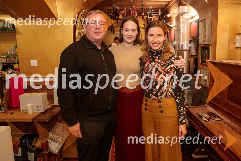  Robert Waltl, direktor, Mini teater;  Alja Krhin, igralka;  Neža Dvorščak, igralkaBalada o trobenti in oblaku, premiera v Mini teatru