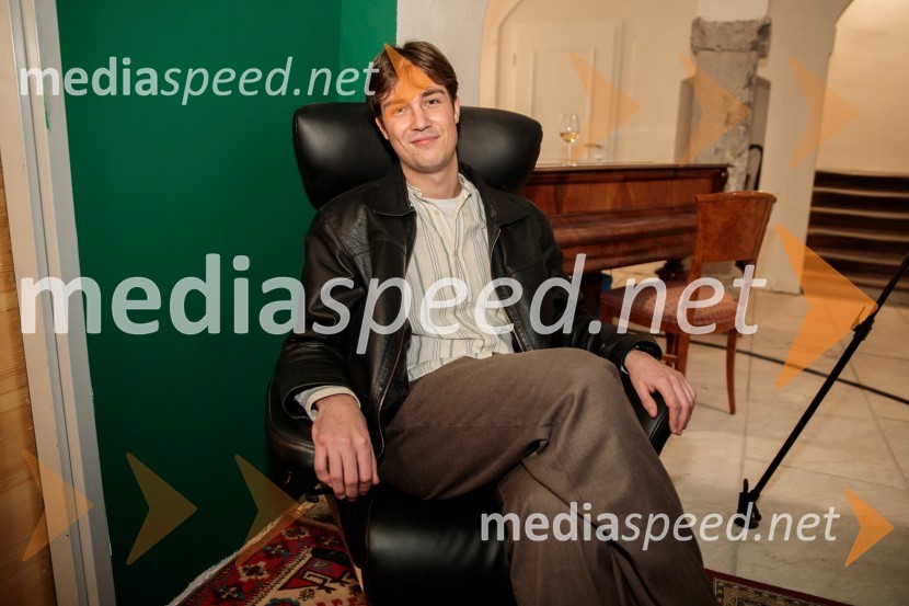  Žiga Hren, režiserBalada o trobenti in oblaku, premiera v Mini teatru