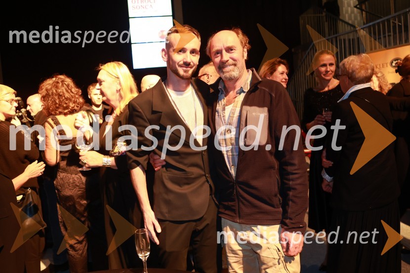  Jernej Pristov, vodja službe za odnose z javnostmi SNG Drama Ljubljana;  ... Otroci sonca, premiera v SNG Drama Ljubljana