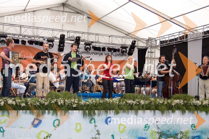 Skupina Dupljak, dobitniki nagrade za najboljšo pesem po izboru obiskovalcev in za najboljšo pesem festivala 2008Etnokostel 2009, festival etno glasbe