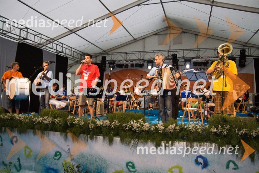 Skupina FolkloraEtnokostel 2009, festival etno glasbe