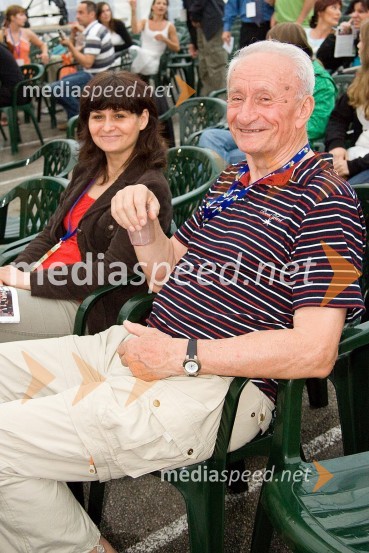 Mojca Saje, pevka skupine Dežur in Nićetin SvetislavEtnokostel 2009, festival etno glasbe