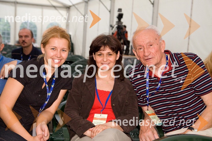 Darja Štravs Tisu, pevka, fotografinja in radijska moderatorka, Mojca Saje, pevka skupine Dežur in Nićetin SvetislavEtnokostel 2009, festival etno glasbe