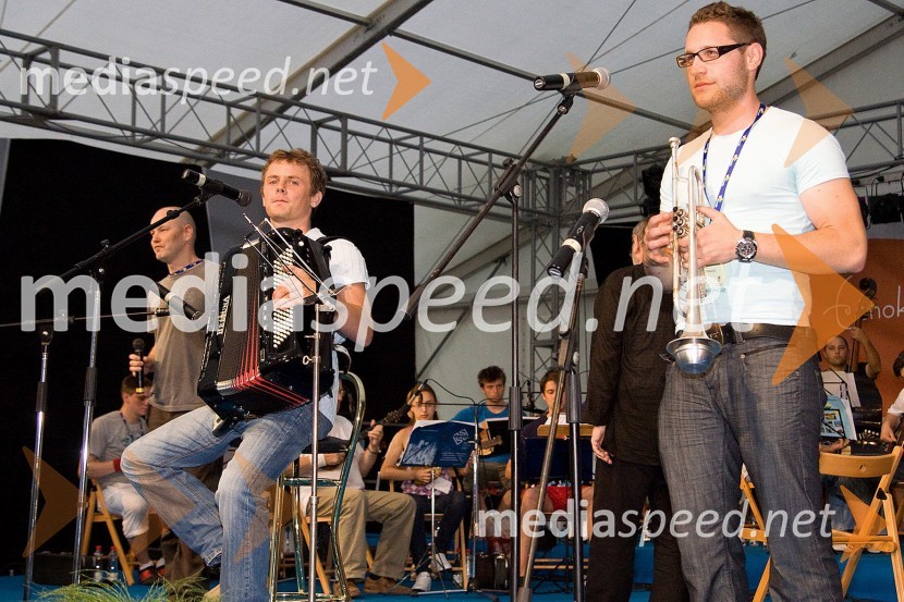 Sandi Vidic, Marko Šušteršič in Marko Jenič, člani skupine A je toEtnokostel 2009, festival etno glasbe