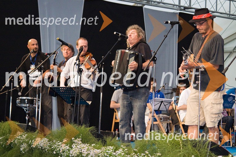 Skupina KontrabantEtnokostel 2009, festival etno glasbe