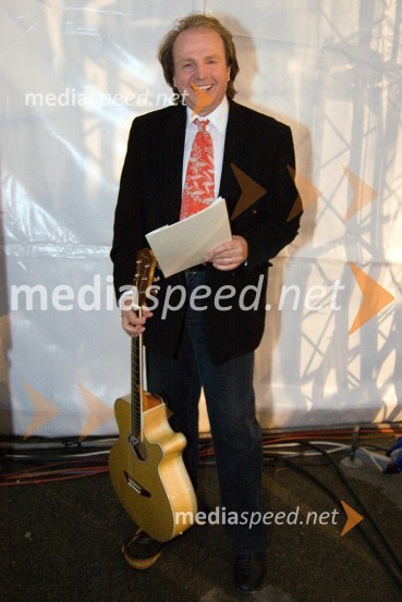 Dominik Trobentar, solist in nekdanji pevec skupine HazardEtnokostel 2009, festival etno glasbe