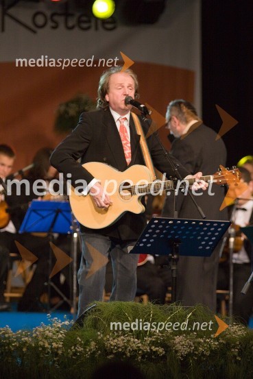 Dominik Trobentar, solist in nekdanji pevec skupine HazardEtnokostel 2009, festival etno glasbe