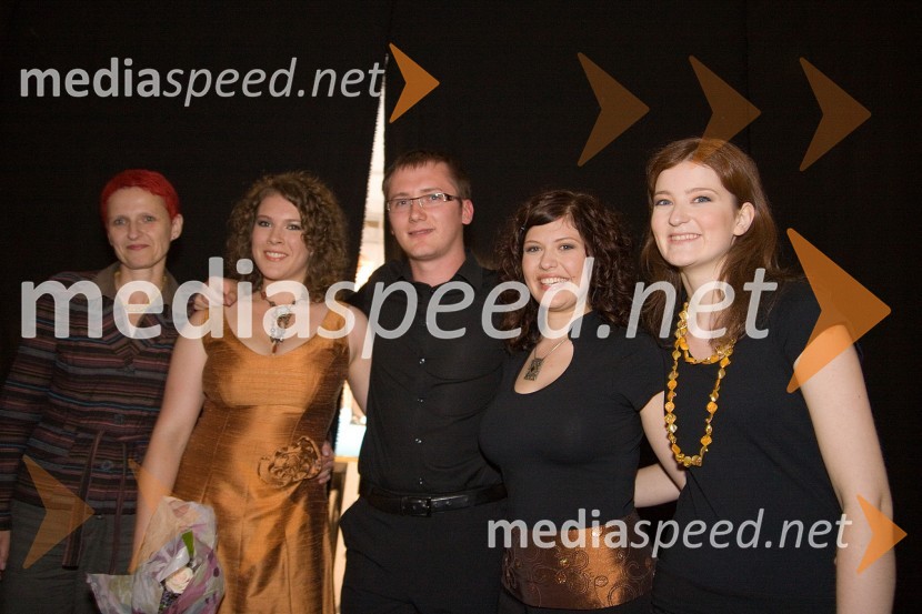 Lea Likar, pevka s spremljevalno skupinoEtnokostel 2009, festival etno glasbe