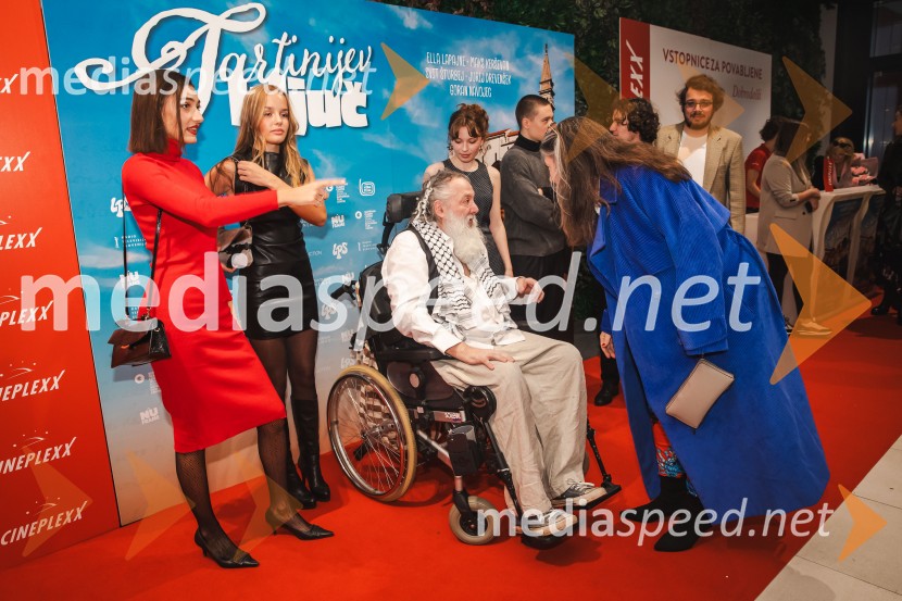  Zala Djurić, igralka;  Ella Lapajne, igralka;  Vinci Vogue Anžlovar, scenarist;  Melinda Rebrek, izvršna producentka LJFWTartinijev ključ, velika premiera v Cineplexx Ljubljana