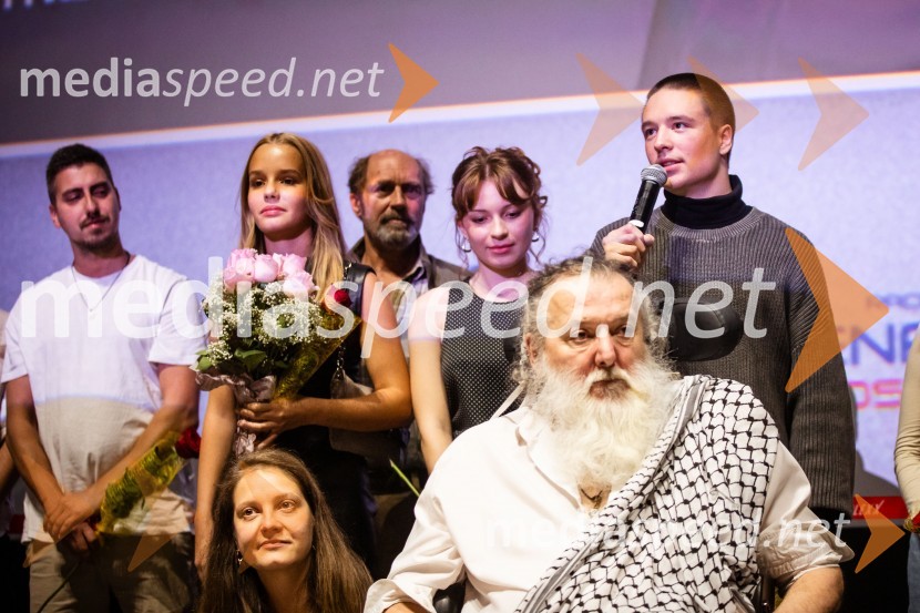  Ella Lapajne, igralka;  Maks Kerševan, igralka;  Vinci Vogue Anžlovar, scenarist;  Svit ŠturbejTartinijev ključ, velika premiera v Cineplexx Ljubljana