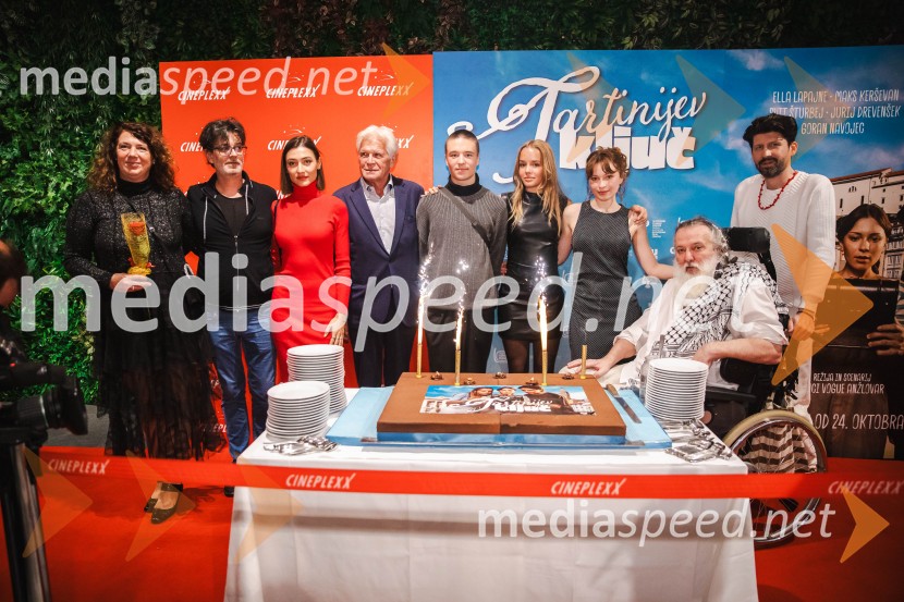  Irena Kožuh;  ... ;  Zala Djurić, igralka;  Roman Kukovič, pisatelj, novinar, publicist in režiser;  Svit Šturbej;  Ella Lapajne, igralka;  Maks Kerševan, igralka;  Vinci Vogue Anžlovar, scenarist;  Tomaž Mihelič - Marlenna, član skupine SestreTartinijev ključ, velika premiera v Cineplexx Ljubljana