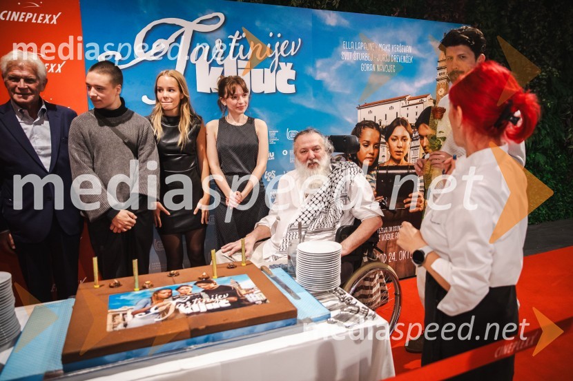  Svit Šturbej;  Roman Kukovič, pisatelj, novinar, publicist in režiser;  Ella Lapajne, igralka;  Maks Kerševan, igralka;  Vinci Vogue Anžlovar, scenarist;  Tomaž Mihelič - Marlenna, član skupine SestreTartinijev ključ, velika premiera v Cineplexx Ljubljana