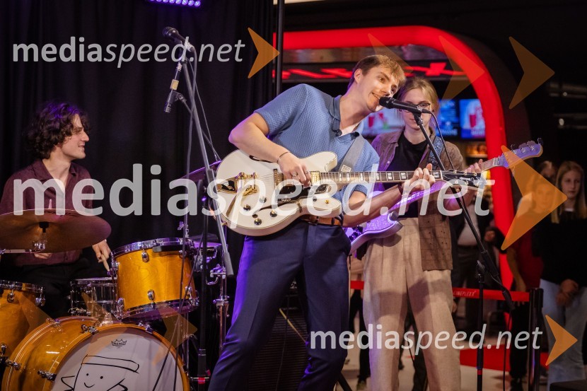  Filip Vidušin, glasbena skupina LPS;  Zala Velenšek, glasbena skupina LPSTartinijev ključ, velika premiera v Cineplexx Ljubljana