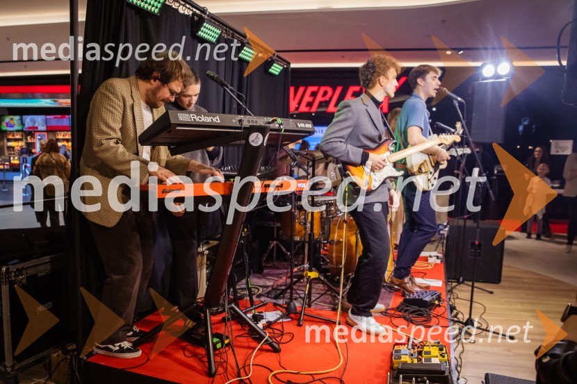  Žiga Žvižej, glasbena skupina LPS;  Svit Šturbej;  Martin Mutec, glasbena skupina LPS;  Filip Vidušin, glasbena skupina LPSTartinijev ključ, velika premiera v Cineplexx Ljubljana