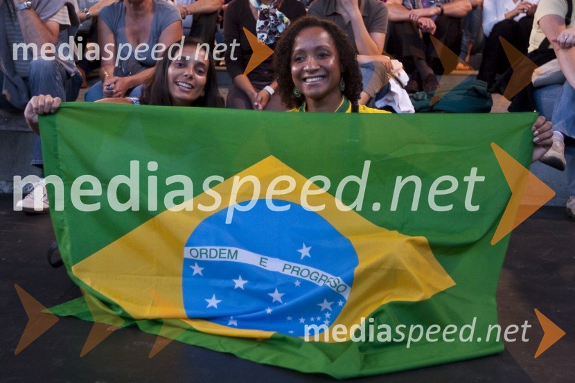 Obiskovalki koncertaGilberto Gil – Musica Popular Brasileira, koncert