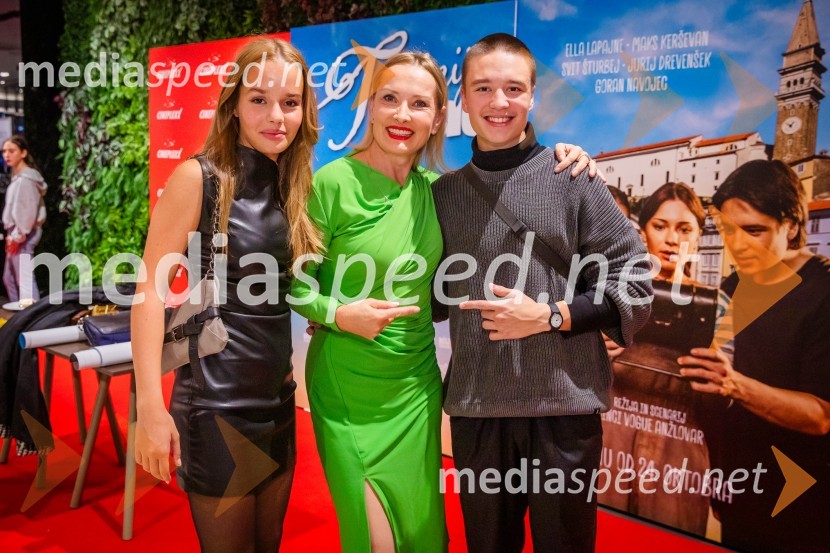  Ella Lapajne, igralka;  Tanja Ribič, igralka;  Svit ŠturbejTartinijev ključ, velika premiera v Cineplexx Ljubljana