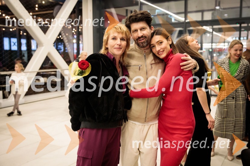  Urška Žnidaršič, režiserka;  Tomaž Mihelič - Marlenna, član skupine Sestre;  Zala Djurić, igralkaTartinijev ključ, velika premiera v Cineplexx Ljubljana