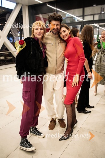  Urška Žnidaršič, režiserka;  Tomaž Mihelič - Marlenna, član skupine Sestre;  Zala Djurić, igralkaTartinijev ključ, velika premiera v Cineplexx Ljubljana