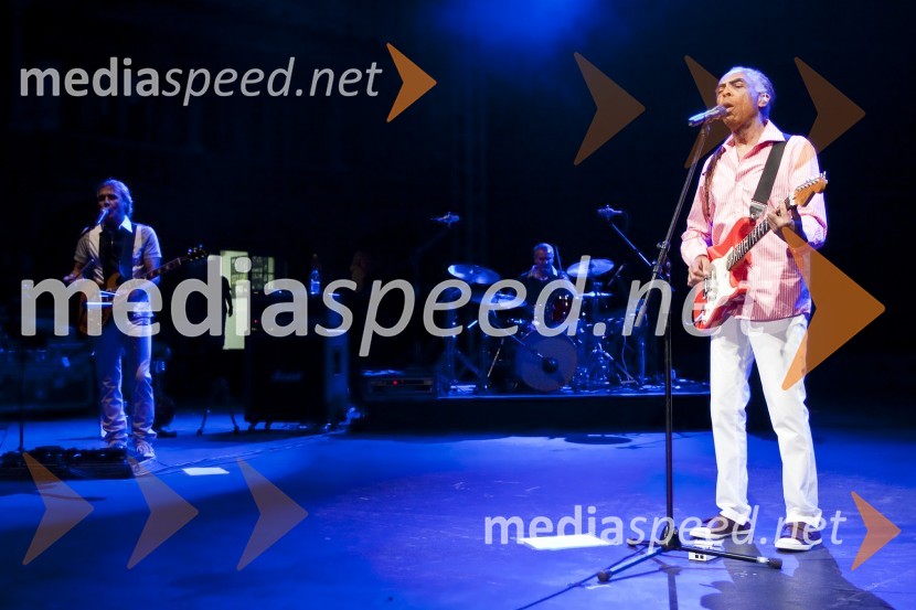 Gilberto Gil, glasbenik s spremljevalno skupinoGilberto Gil – Musica Popular Brasileira, koncert