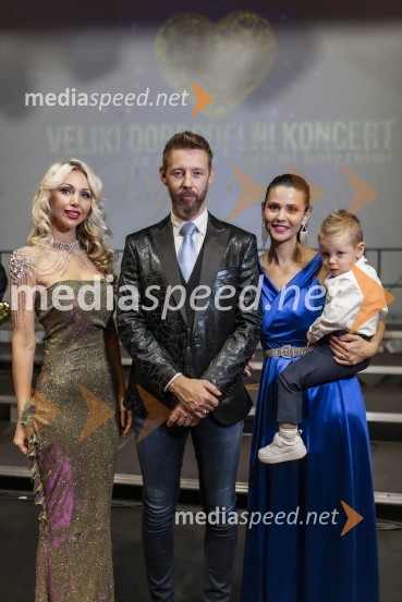  Ajda Bezenšek, strokovna direktorica izobraževalnih programov v Eksena;  Gregor Bezenšek, glasbenik, Soulgreg artist, društvo Viljem Julijan, kandidat na predsedniških volitvah 2022;  Nina  Bezenšek, društvo Viljem Julijan;  Julijan Valentin BezenšekVeliki dobrodelni koncert VILJEM JULIJAN 2024