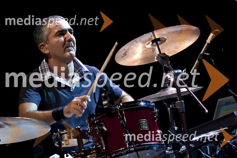 Bobnar spremljevalne skupineGilberto Gil – Musica Popular Brasileira, koncert