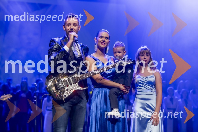  Gregor Bezenšek, glasbenik, Soulgreg artist, društvo Viljem Julijan, kandidat na predsedniških volitvah 2022;  Nina  Bezenšek, društvo Viljem Julijan;  Ella Vita Bezenšek;  Ella Vita BezenšekVeliki dobrodelni koncert VILJEM JULIJAN 2024