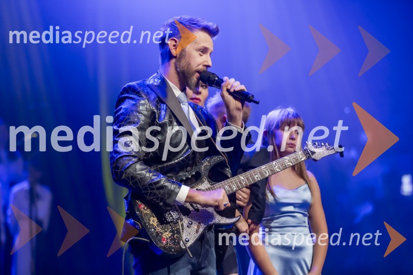  Gregor Bezenšek, glasbenik, Soulgreg artist, društvo Viljem Julijan, kandidat na predsedniških volitvah 2022;  Ella Vita BezenšekVeliki dobrodelni koncert VILJEM JULIJAN 2024