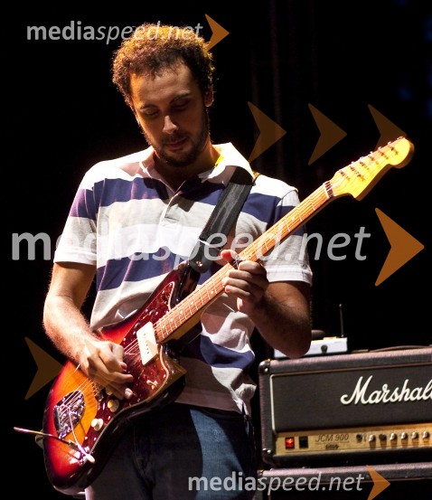 Bem Gil, sin Gilberta Gila in kitarist spremljevalne skupineGilberto Gil – Musica Popular Brasileira, koncert