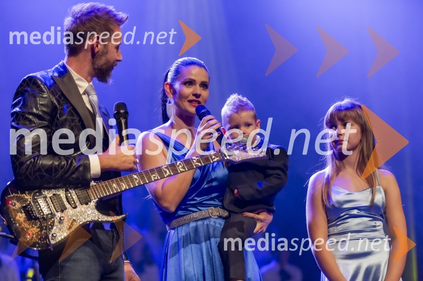  Gregor Bezenšek, glasbenik, Soulgreg artist, društvo Viljem Julijan, kandidat na predsedniških volitvah 2022;  Nina  Bezenšek, društvo Viljem Julijan;  Julijan Valentin Bezenšek;  Ella Vita BezenšekVeliki dobrodelni koncert VILJEM JULIJAN 2024