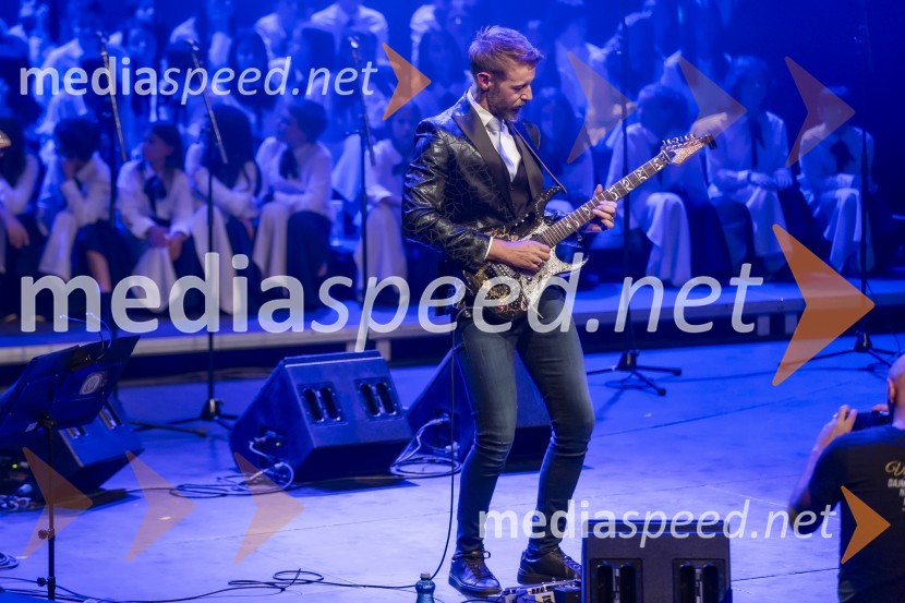  Gregor Bezenšek, glasbenik, Soulgreg artist, društvo Viljem Julijan, kandidat na predsedniških volitvah 2022Veliki dobrodelni koncert VILJEM JULIJAN 2024