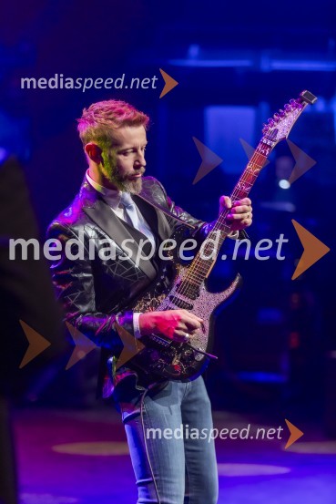  Gregor Bezenšek, glasbenik, Soulgreg artist, društvo Viljem Julijan, kandidat na predsedniških volitvah 2022Veliki dobrodelni koncert VILJEM JULIJAN 2024