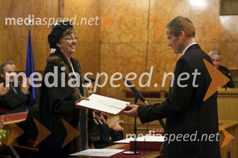 Prof. dr. Andreja Kocijančič, rektorica Univerze v Ljubljani in dr. Miran Brümen, Fakulteta za elektrotehnikoPromocija doktorjev znanosti Univerze v Ljubljani, 30. junij 2009