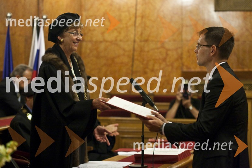 Prof. dr. Andreja Kocijančič, rektorica Univerze v Ljubljani in dr. Uroš Mavrič, Fakulteta za elektrotehnikoPromocija doktorjev znanosti Univerze v Ljubljani, 30. junij 2009