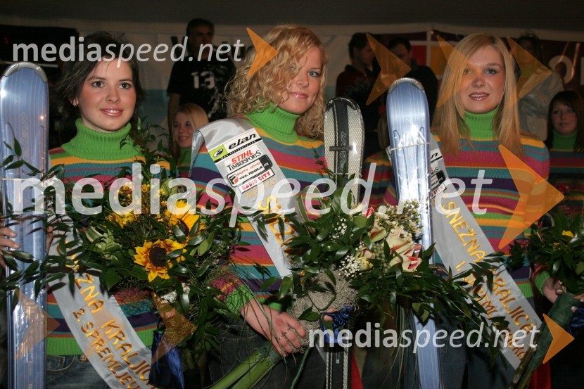 Valentina Pirih iz Nove Gorice - 2. spremljevalka, Anja Abramovič iz Ljubljane - Snežna Kraljica 2006 in Manja Podpečan iz Ljubnega ob Savinji - 1. spremljevalkaSnežna kraljica 2006