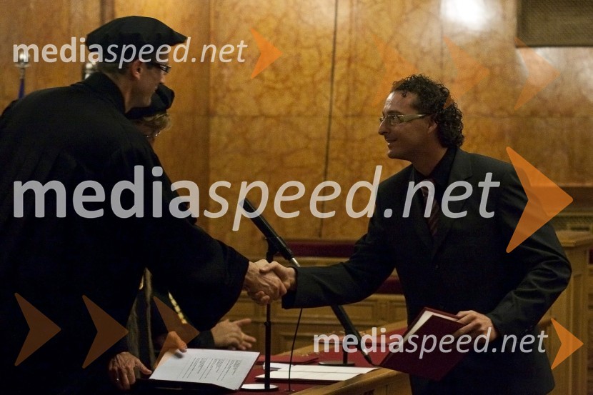 Prof. dr. Stanislav Gobec, dekan Fakultete za farmacijo in dr. Andrej Perdih, Fakulteta za farmacijoPromocija doktorjev znanosti Univerze v Ljubljani, 30. junij 2009