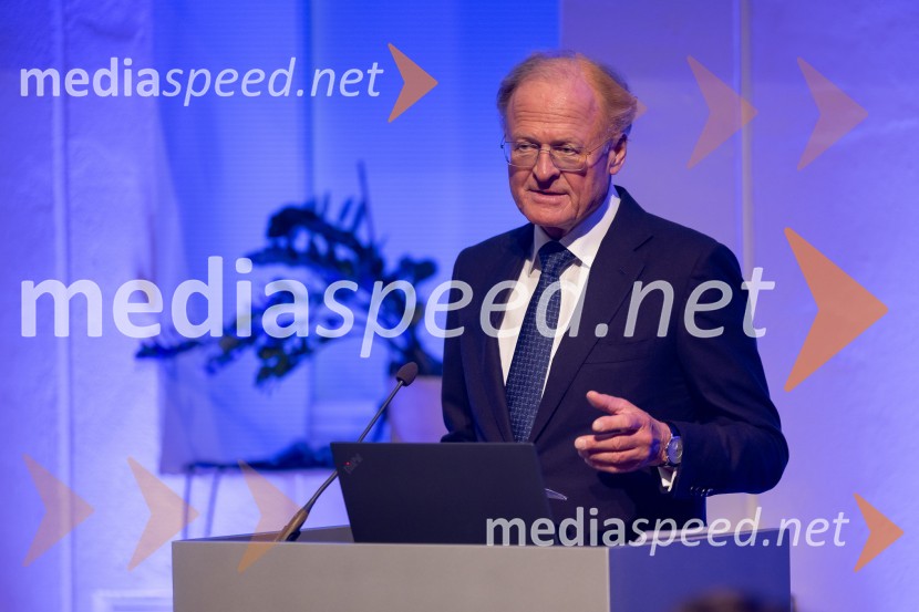  Janez  Škrabec, direktor Riko d.o.o.Ustanova patra Stanislava Škrabca podelila štipendije 21. generaciji svojih štipendistov