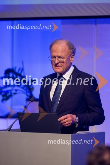  Janez  Škrabec, direktor Riko d.o.o.Ustanova patra Stanislava Škrabca podelila štipendije 21. generaciji svojih štipendistov