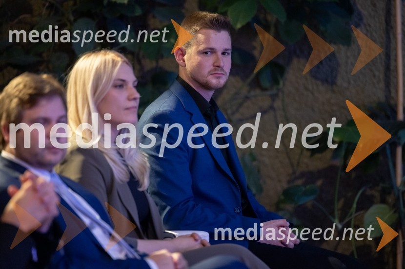  Blaž Šoba,  magistrski študent primerjalnega slovanskega jezikoslovja in primerjalne književnosti in literarne teorije na Filozofski fakulteti Univerze v LjubljaniUstanova patra Stanislava Škrabca podelila štipendije 21. generaciji svojih štipendistov