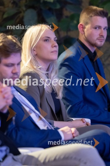  Pia Rednak, doktorska študentka na programu Primerjalni študij idej in kultur na Podiplomski šoli ZRC SAZUUstanova patra Stanislava Škrabca podelila štipendije 21. generaciji svojih štipendistov