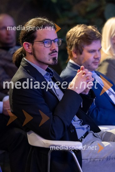  Rok Kuntner,  doktorski študent primerjalnega indoevropskega jezikoslovja na Katedri za  primerjalno jezikoslovje na Oddelka za stare jezike in kulture Univerze v WürzburguUstanova patra Stanislava Škrabca podelila štipendije 21. generaciji svojih štipendistov