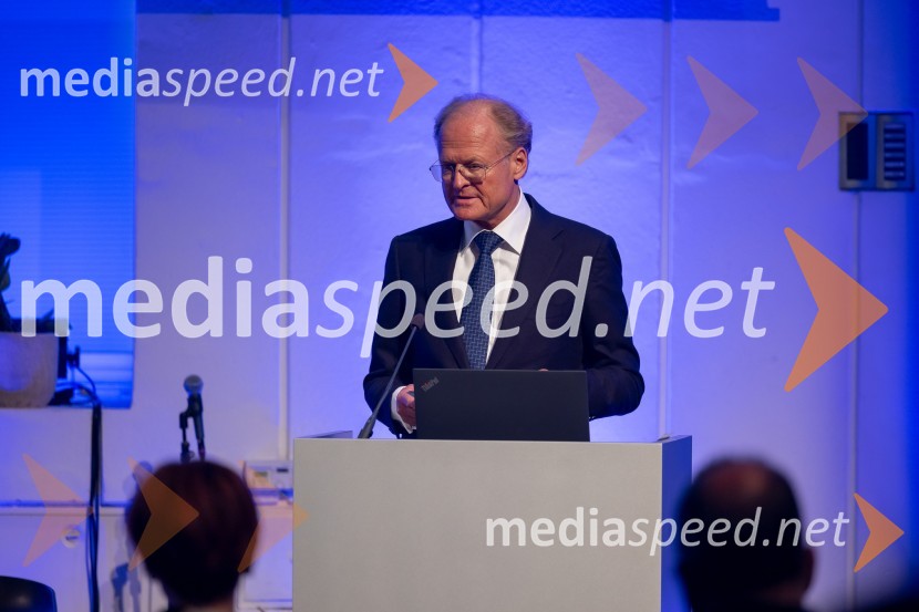  Janez  Škrabec, direktor Riko d.o.o.Ustanova patra Stanislava Škrabca podelila štipendije 21. generaciji svojih štipendistov