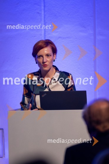 dr. Asta Vrečko, ministrica za kulturoUstanova patra Stanislava Škrabca podelila štipendije 21. generaciji svojih štipendistov