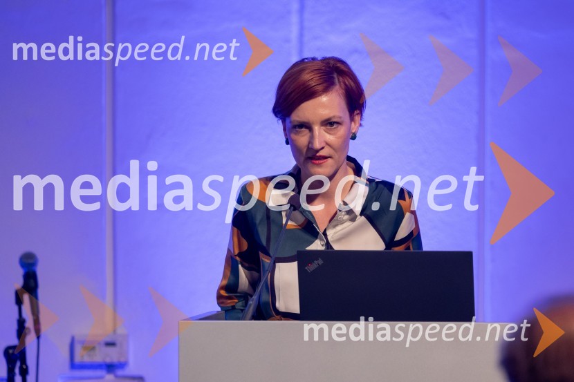 dr. Asta Vrečko, ministrica za kulturoUstanova patra Stanislava Škrabca podelila štipendije 21. generaciji svojih štipendistov