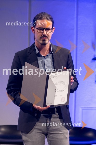  Rok Kuntner,  doktorski študent primerjalnega indoevropskega jezikoslovja na Katedri za  primerjalno jezikoslovje na Oddelka za stare jezike in kulture Univerze v WürzburguUstanova patra Stanislava Škrabca podelila štipendije 21. generaciji svojih štipendistov