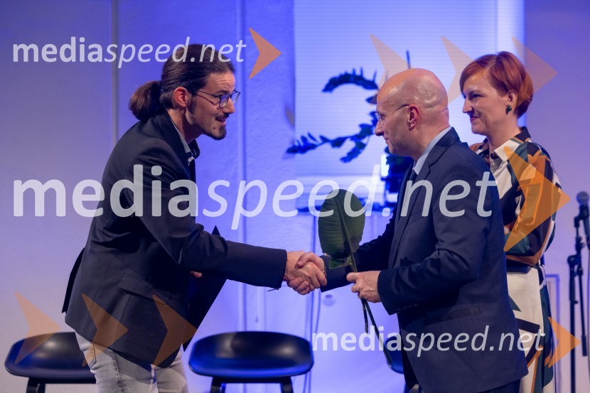  Rok Kuntner,  doktorski študent primerjalnega indoevropskega jezikoslovja na Katedri za  primerjalno jezikoslovje na Oddelka za stare jezike in kulture Univerze v Würzburgu; dr. Kozma Ahačič, jezikoslovec, literarni zgodovinar. Delovna osebnost leta 2017 in avtor knjige Stati inu obstati; dr. Asta Vrečko, ministrica za kulturoUstanova patra Stanislava Škrabca podelila štipendije 21. generaciji svojih štipendistov