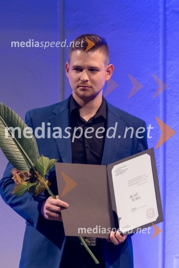  Blaž Šoba,  magistrski študent primerjalnega slovanskega jezikoslovja in primerjalne književnosti in literarne teorije na Filozofski fakulteti Univerze v LjubljaniUstanova patra Stanislava Škrabca podelila štipendije 21. generaciji svojih štipendistov