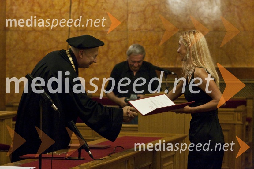 Prof. dr. Marjan Kosec, dekan Veterinarske fakultete Univerze v Ljubljani in dr. Jana Sterže, Veterinarska fakulteta Univerze v LjubljaniPromocija doktorjev znanosti Univerze v Ljubljani, 30. junij 2009